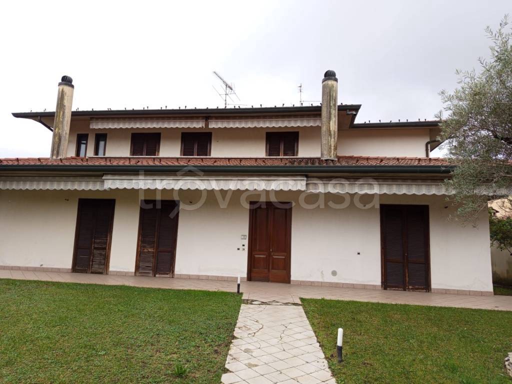 casa indipendente in vendita a Cologne