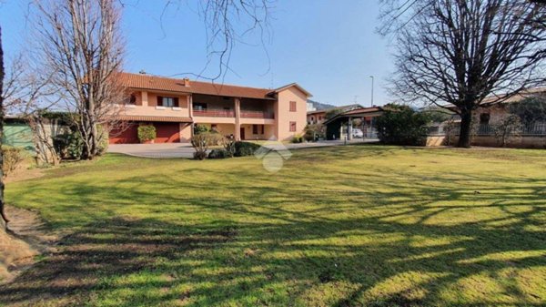 casa indipendente in vendita a Cologne