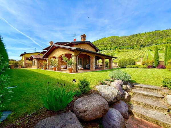 casa indipendente in vendita a Cologne