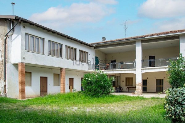 casale in vendita a Cologne