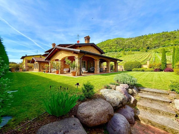 casa indipendente in vendita a Cologne