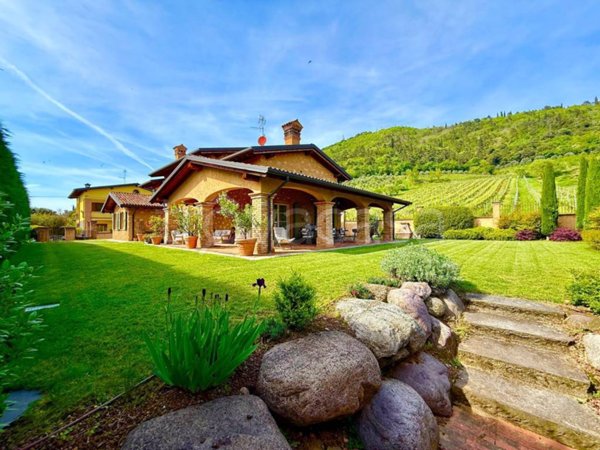 casa indipendente in vendita a Cologne