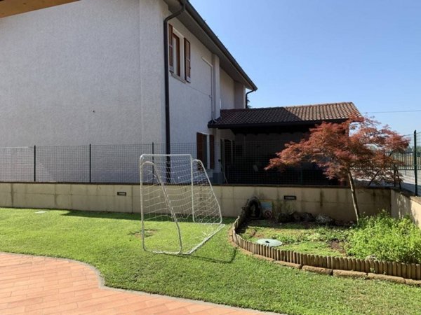 casa indipendente in vendita a Cologne