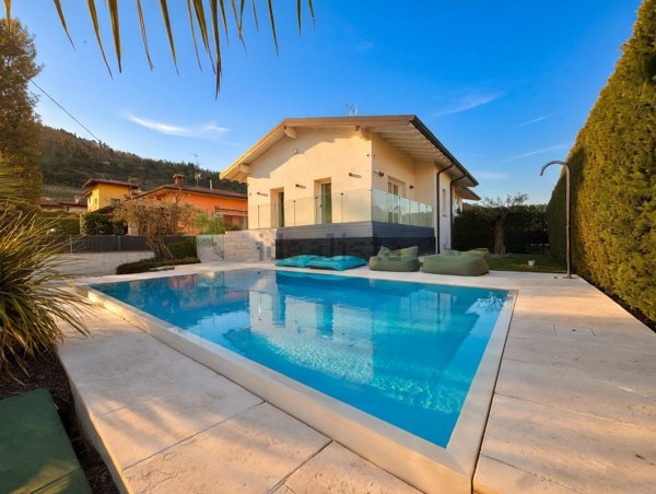 casa indipendente in vendita a Cologne