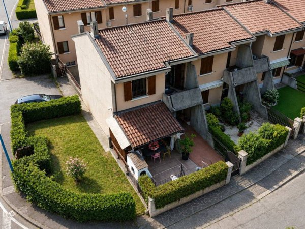 casa indipendente in vendita a Cologne