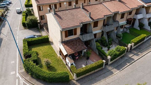 casa indipendente in vendita a Cologne