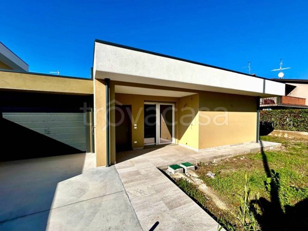 casa indipendente in vendita a Comezzano-Cizzago in zona Comezzano