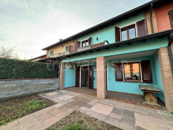 casa indipendente in vendita a Comezzano-Cizzago in zona Comezzano