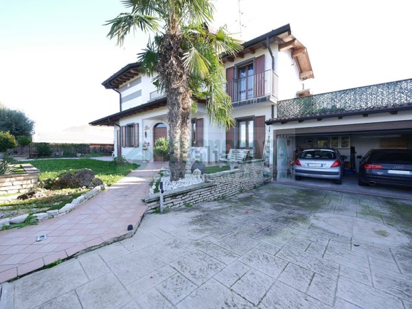 casa indipendente in vendita a Comezzano-Cizzago