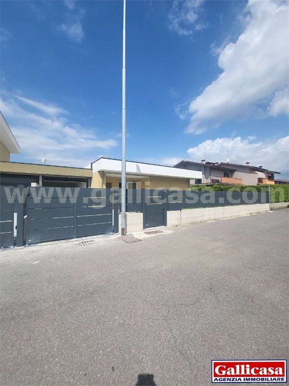 casa indipendente in vendita a Comezzano-Cizzago in zona Cizzago