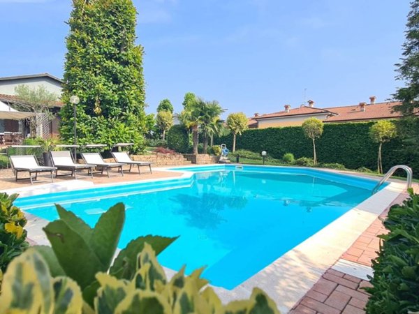 casa indipendente in vendita a Comezzano-Cizzago in zona Comezzano