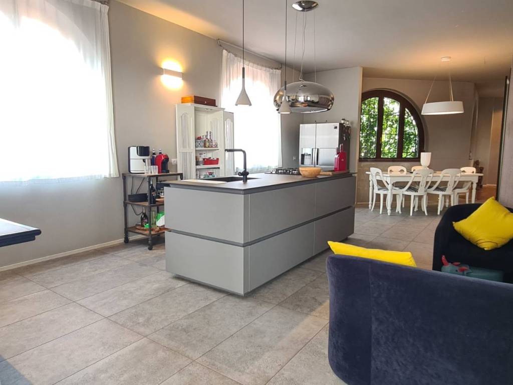 casa indipendente in vendita a Comezzano-Cizzago in zona Cizzago