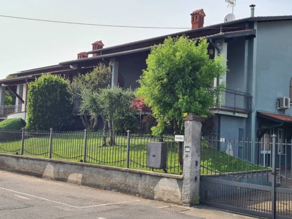 casa indipendente in vendita a Comezzano-Cizzago in zona Comezzano
