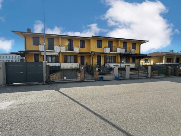 casa indipendente in vendita a Comezzano-Cizzago