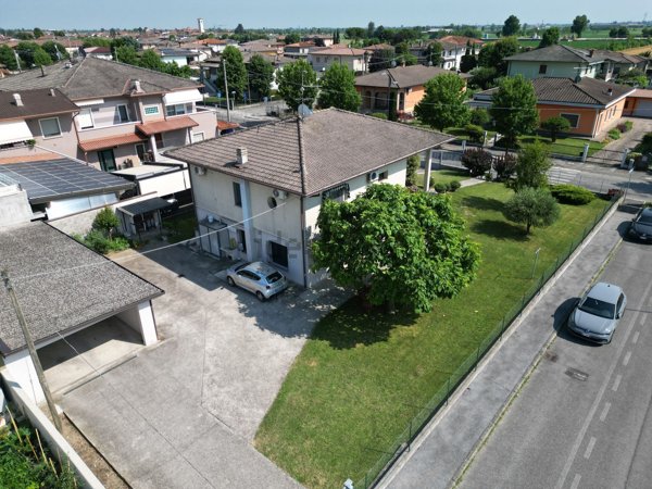 casa indipendente in vendita a Comezzano-Cizzago