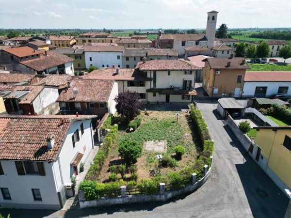 casa indipendente in vendita a Comezzano-Cizzago