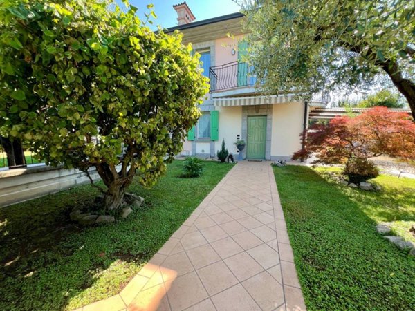 casa indipendente in vendita a Comezzano-Cizzago in zona Comezzano
