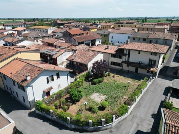 casa indipendente in vendita a Comezzano-Cizzago