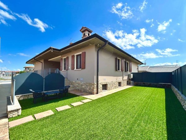 casa indipendente in vendita a Comezzano-Cizzago in zona Cizzago