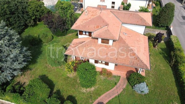 casa indipendente in vendita a Comezzano-Cizzago