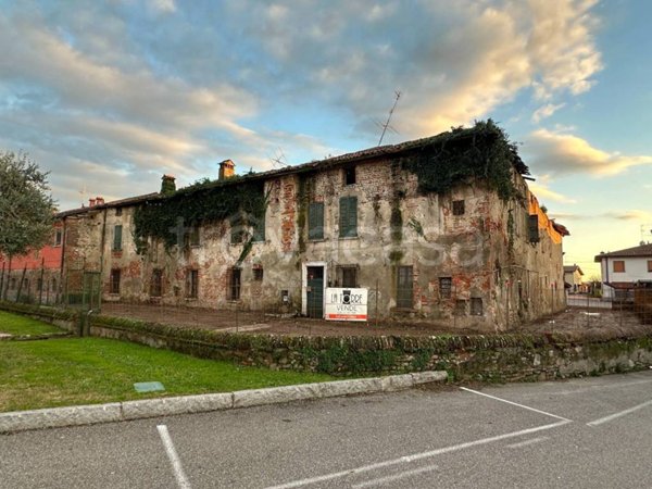 casa indipendente in vendita a Comezzano-Cizzago in zona Comezzano