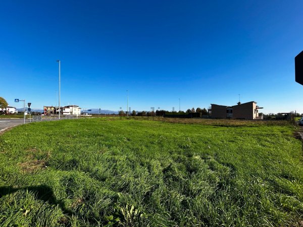 casa indipendente in vendita a Comezzano-Cizzago