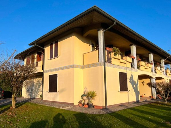 casa indipendente in vendita a Comezzano-Cizzago in zona Cizzago