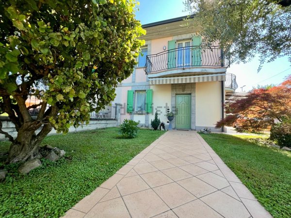 casa indipendente in vendita a Comezzano-Cizzago