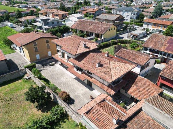 casa indipendente in vendita a Comezzano-Cizzago in zona Comezzano