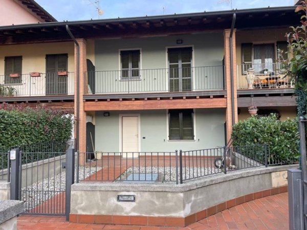 casa indipendente in vendita a Comezzano-Cizzago in zona Comezzano