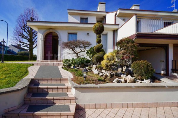 casa indipendente in vendita a Comezzano-Cizzago