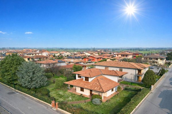 casa indipendente in vendita a Comezzano-Cizzago in zona Comezzano