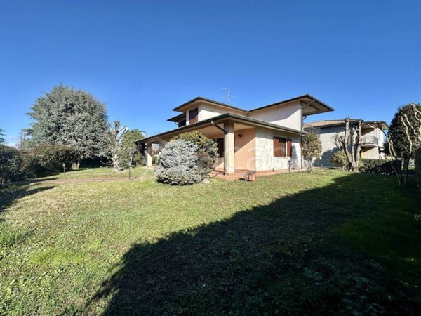 casa indipendente in vendita a Comezzano-Cizzago in zona Comezzano