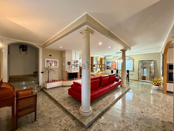 casa indipendente in vendita a Comezzano-Cizzago