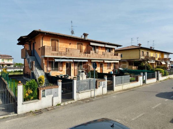 appartamento in vendita a Comezzano-Cizzago in zona Comezzano