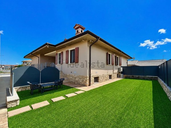 casa indipendente in vendita a Comezzano-Cizzago