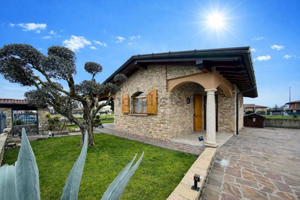 casa indipendente in vendita a Comezzano-Cizzago