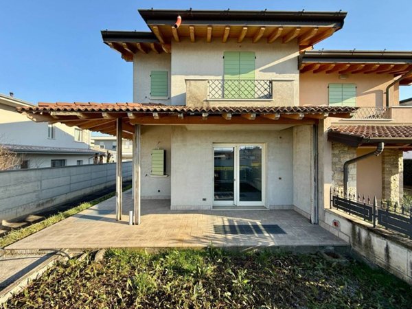 casa indipendente in vendita a Comezzano-Cizzago in zona Comezzano