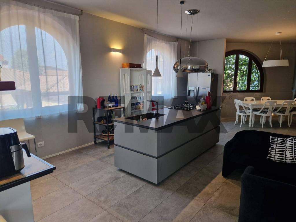 casa indipendente in vendita a Comezzano-Cizzago in zona Comezzano