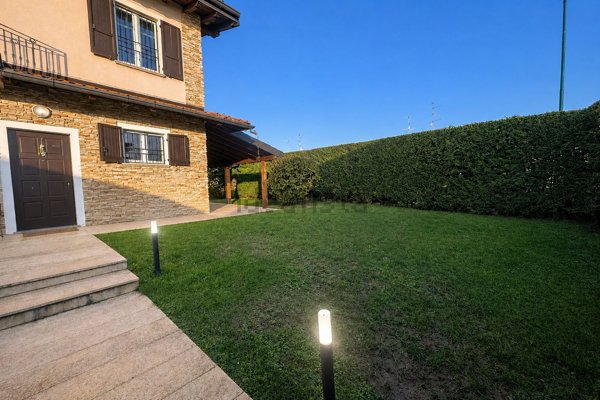 casa indipendente in vendita a Comezzano-Cizzago in zona Cizzago