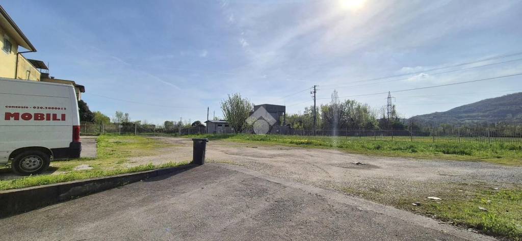 locale commerciale in vendita a Concesio