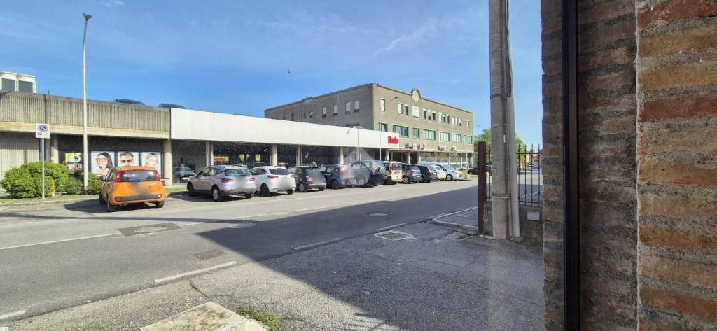 negozio in vendita a Concesio