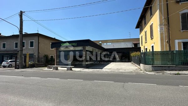 locale commerciale in vendita a Concesio