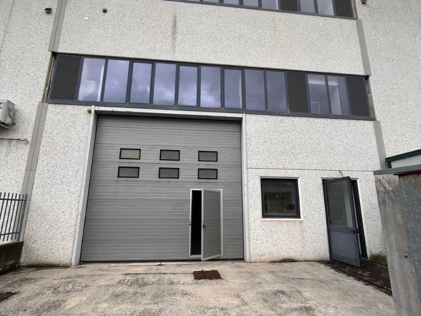 locale commerciale in vendita a Concesio