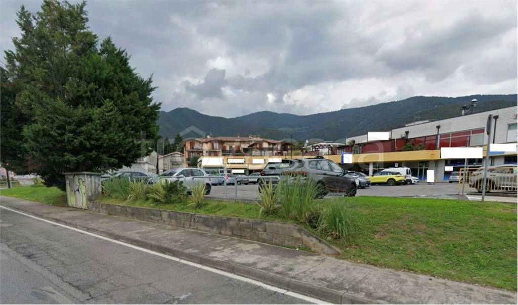 locale commerciale in vendita a Concesio