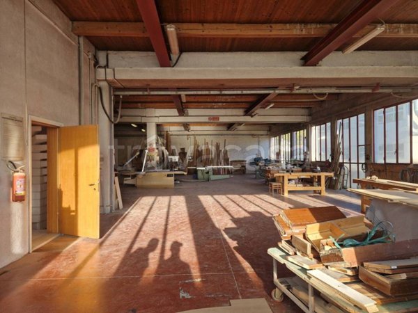 locale commerciale in vendita a Concesio