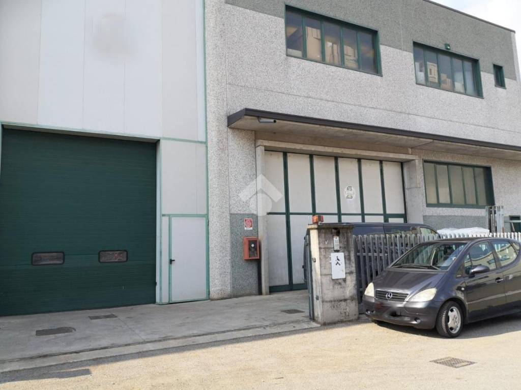 locale commerciale in vendita a Concesio in zona San Vigilio