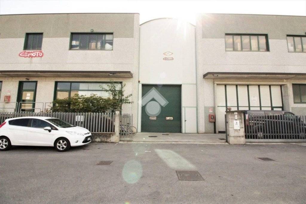 locale commerciale in vendita a Concesio in zona San Vigilio