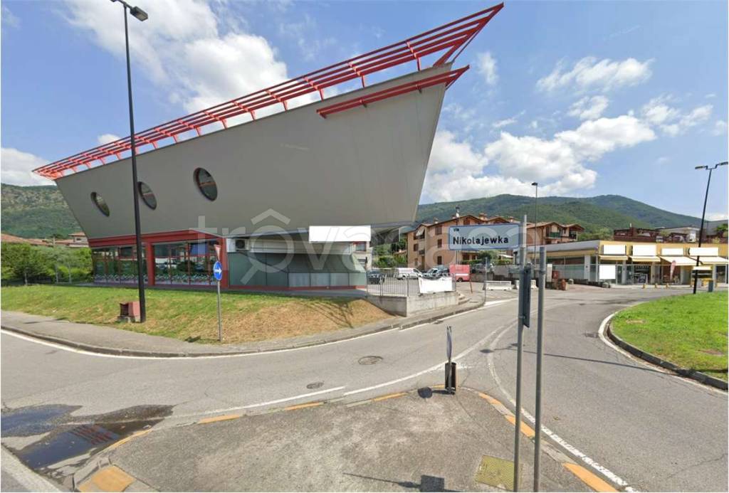 locale commerciale in vendita a Concesio in zona Campagnole
