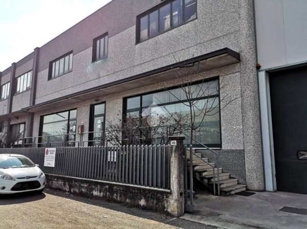 locale commerciale in vendita a Concesio in zona San Vigilio